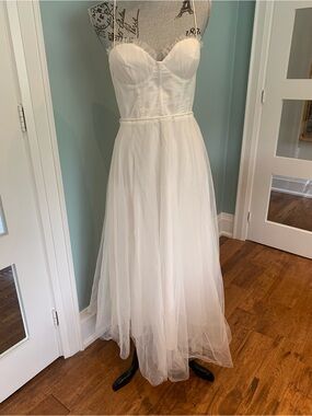 Selfie Leslie White Strapless Tulle A-Line Gown (Wedding)